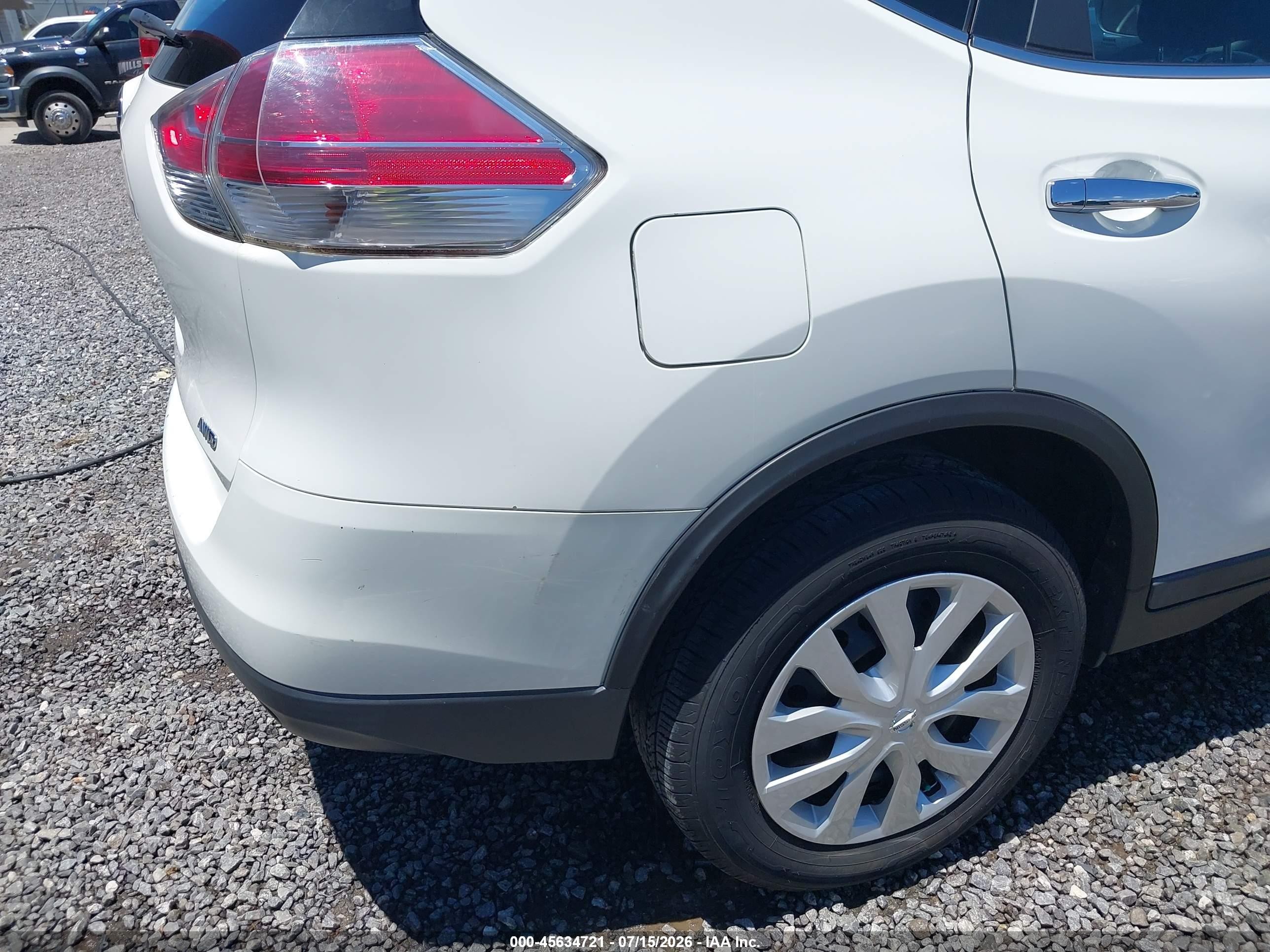 2015 Nissan Rogue S White vin: 5N1AT2MVXFC886960