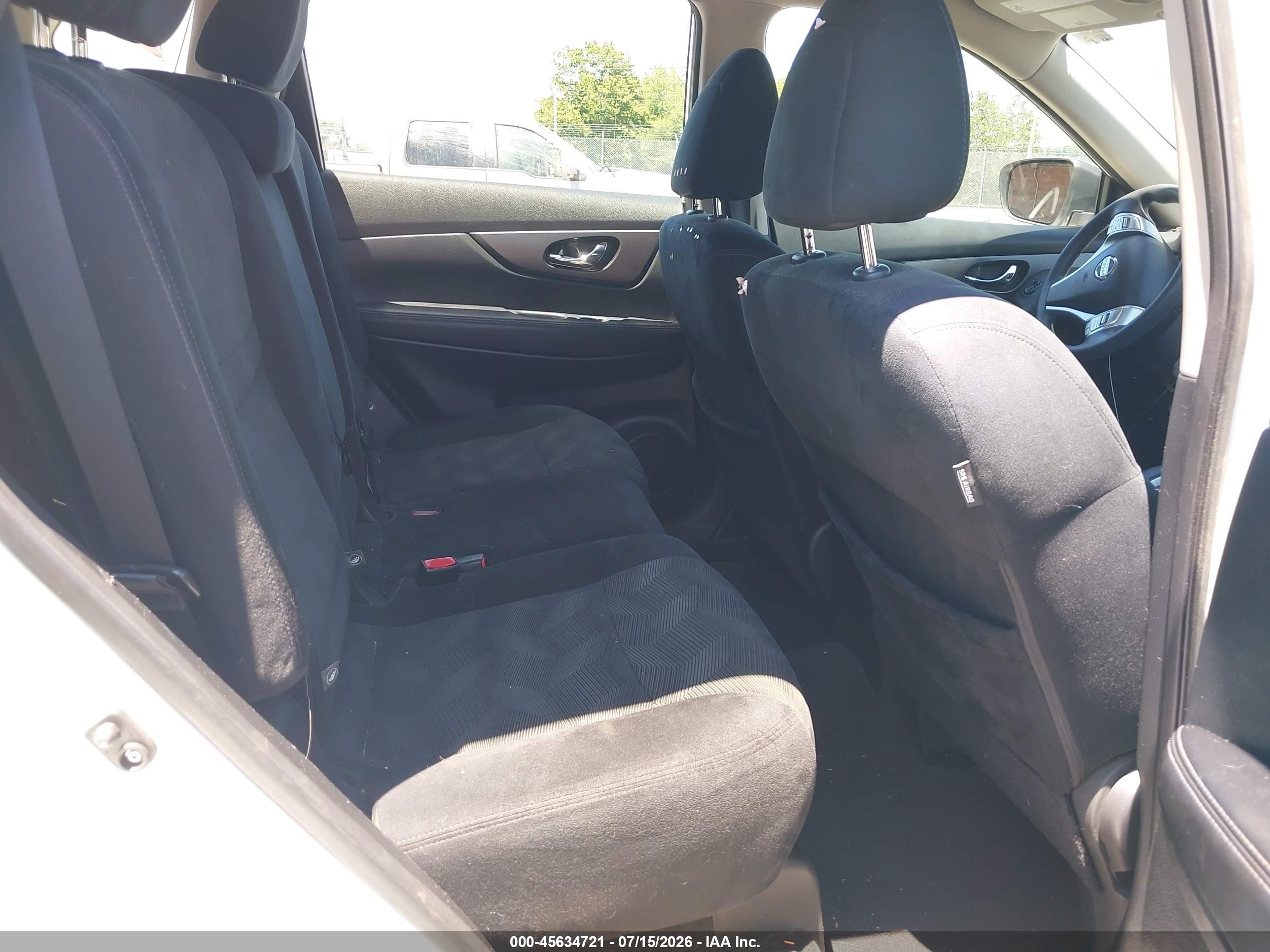 2015 Nissan Rogue S White vin: 5N1AT2MVXFC886960