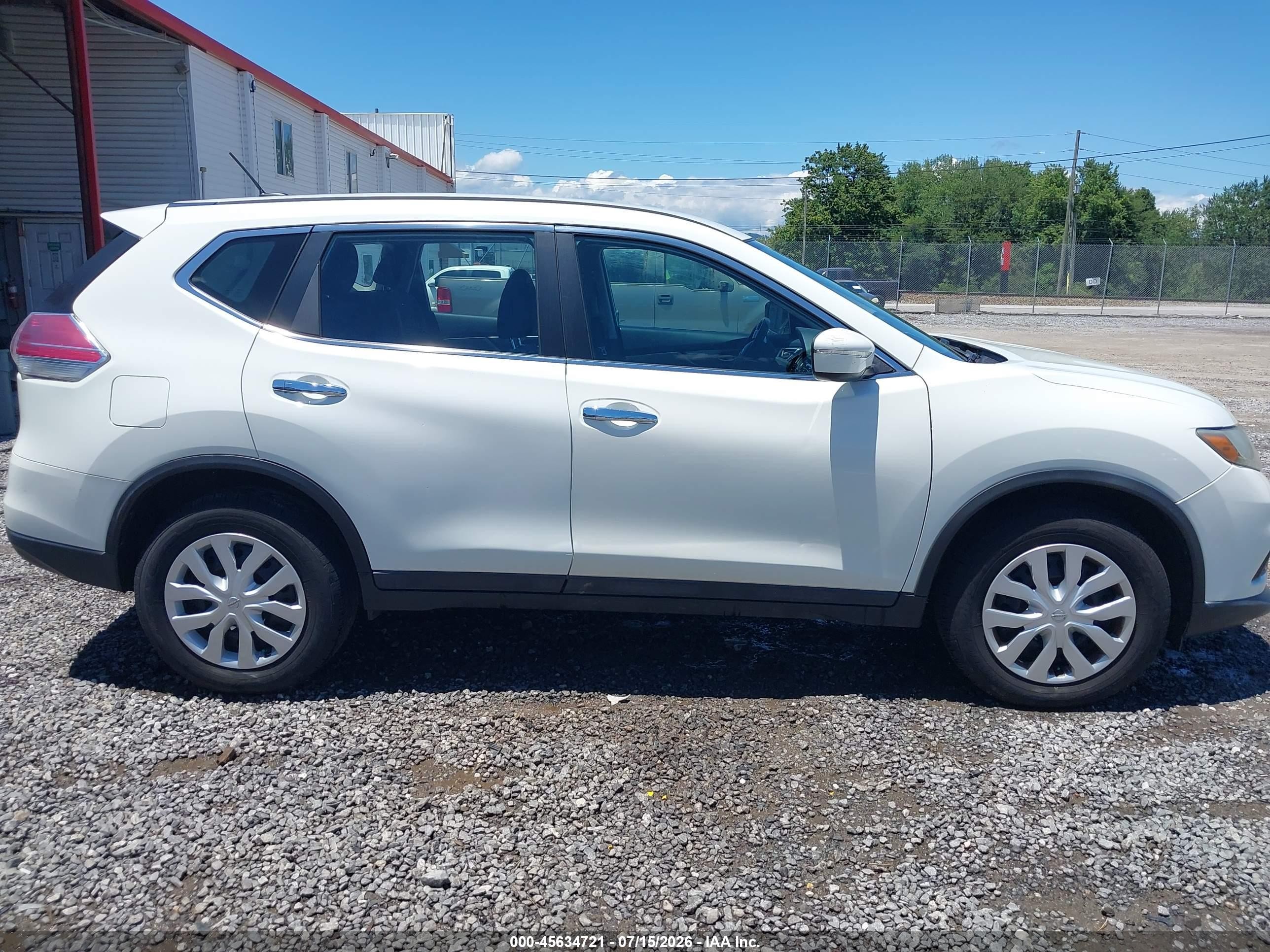 2015 Nissan Rogue S White vin: 5N1AT2MVXFC886960