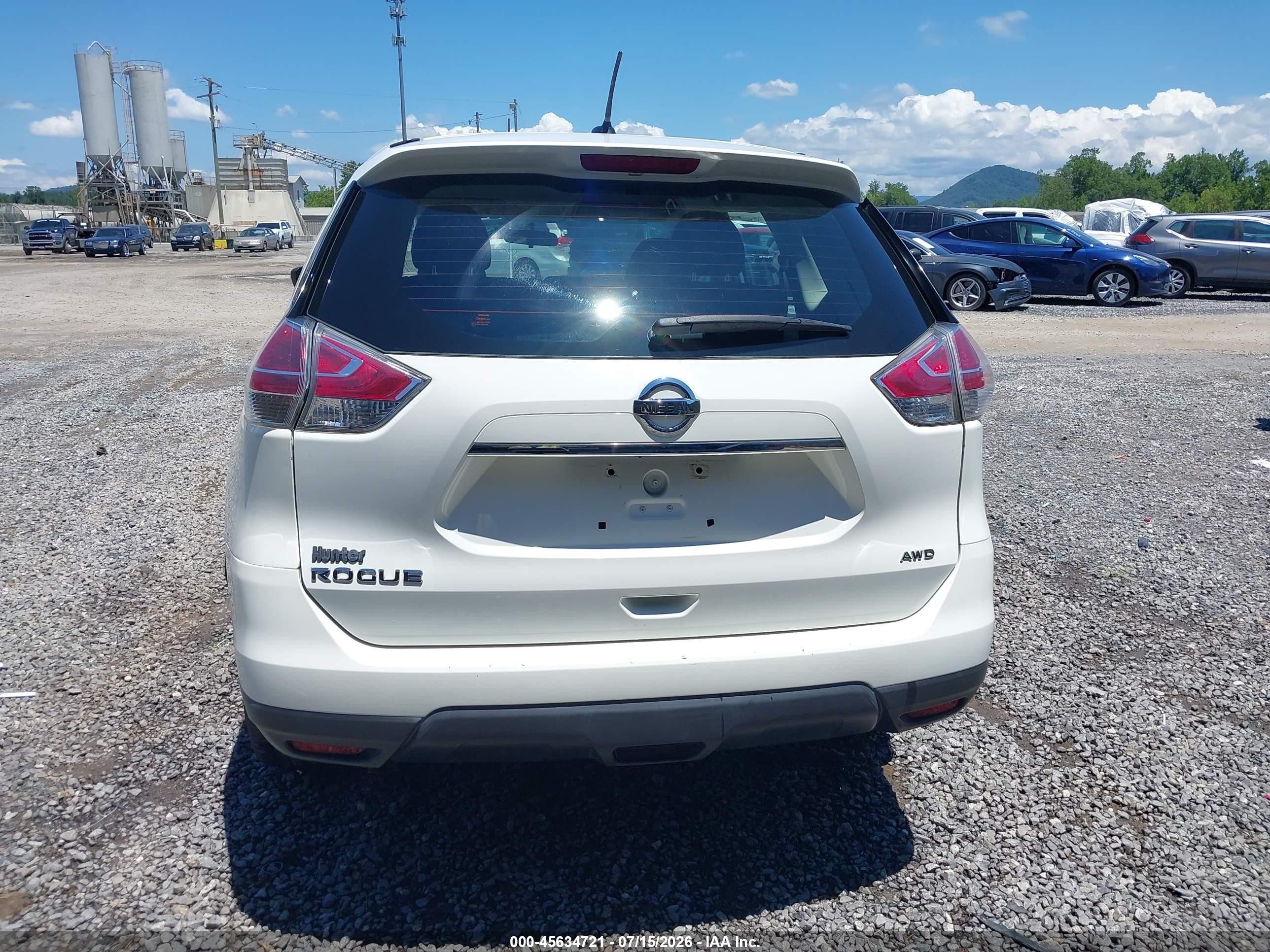 2015 Nissan Rogue S White vin: 5N1AT2MVXFC886960