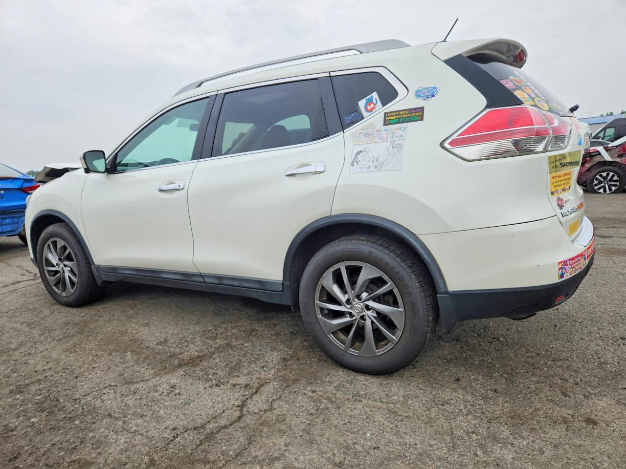 2015 Nissan Rogue White vin: 5N1AT2MVXFC908780