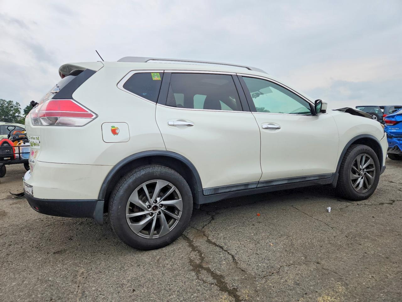 2015 Nissan Rogue White vin: 5N1AT2MVXFC908780