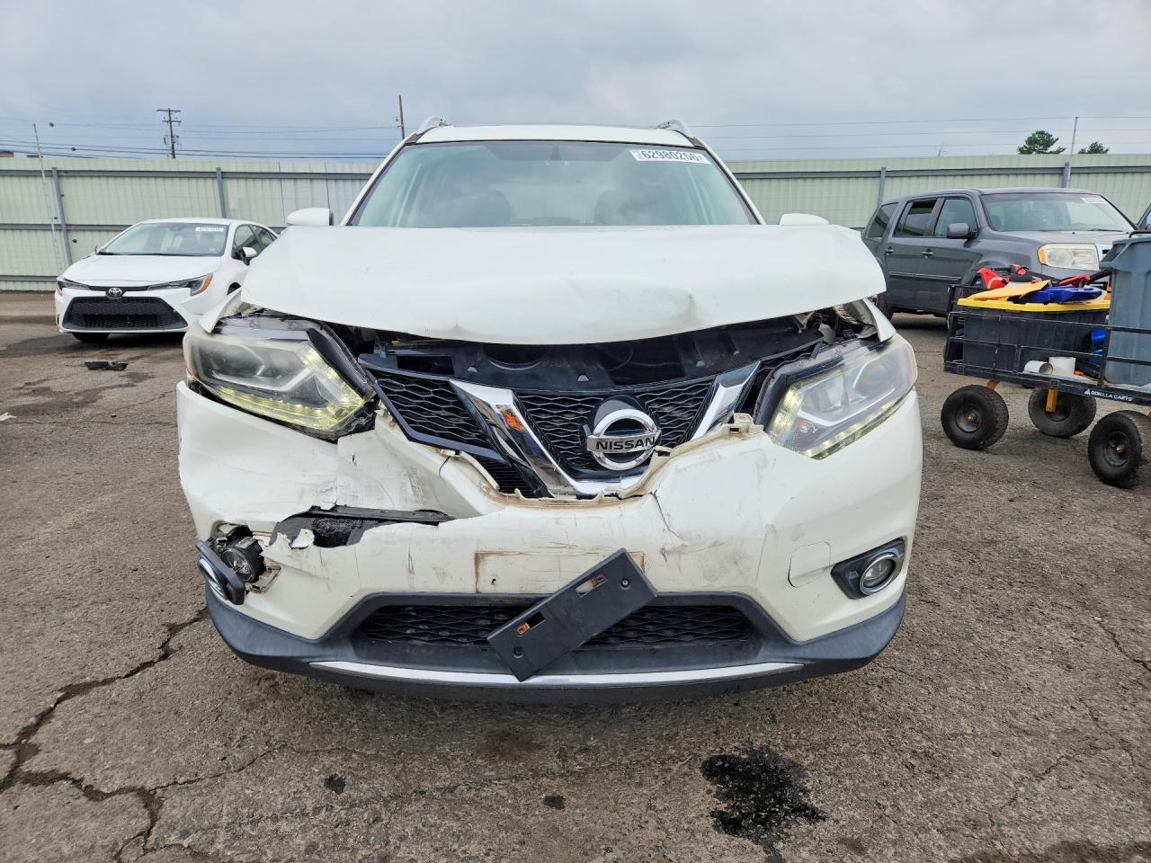 2015 Nissan Rogue White vin: 5N1AT2MVXFC908780