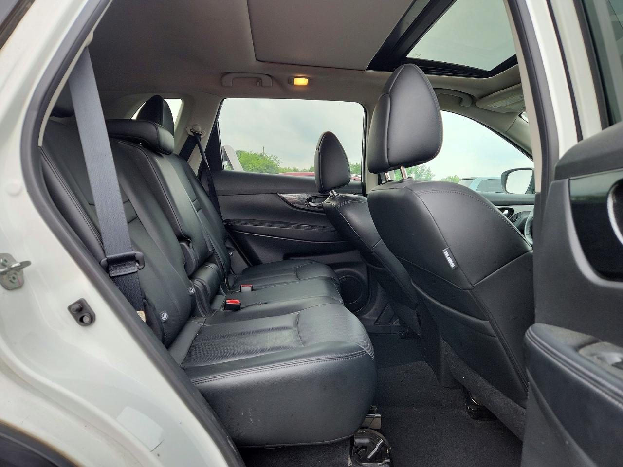 2015 Nissan Rogue White vin: 5N1AT2MVXFC908780