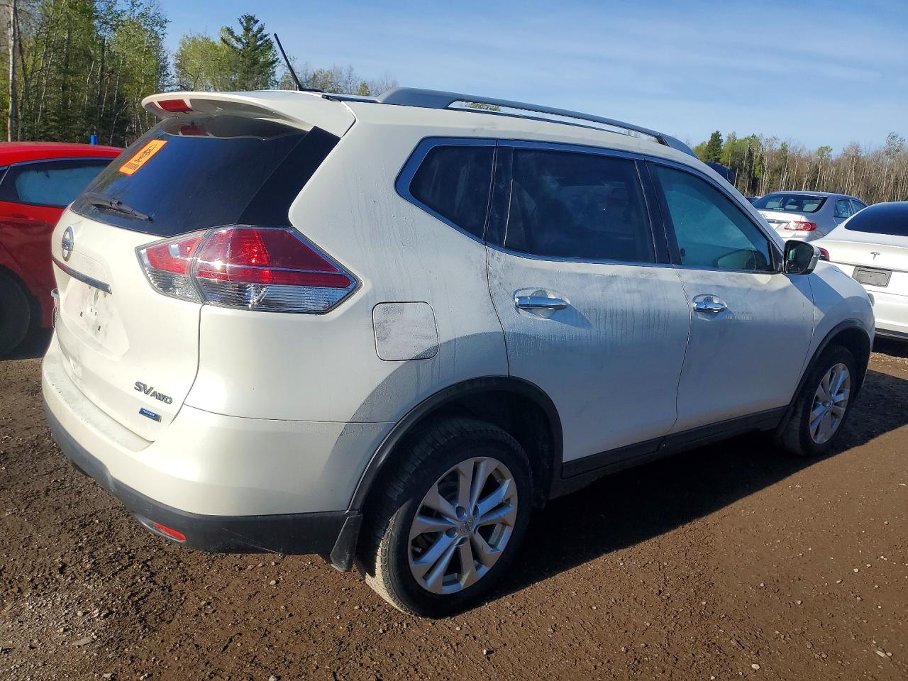 2015 Nissan Rogue S White vin: 5N1AT2MVXFC916569