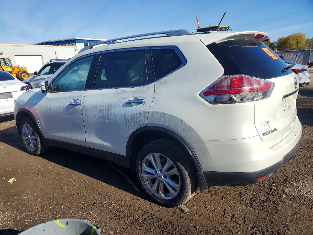 2015 Nissan Rogue S White vin: 5N1AT2MVXFC916569