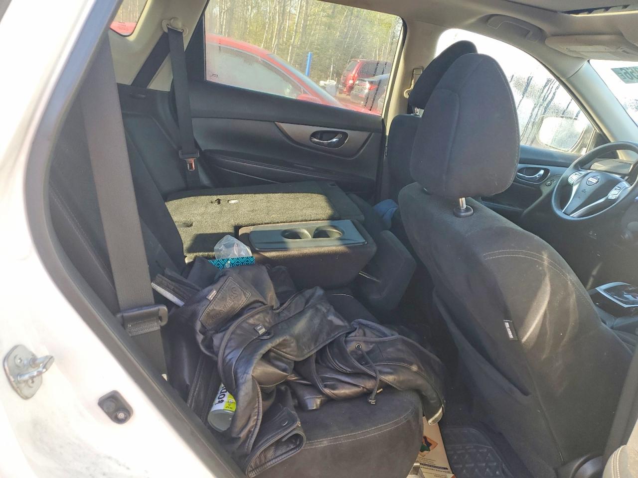 2015 Nissan Rogue S White vin: 5N1AT2MVXFC916569