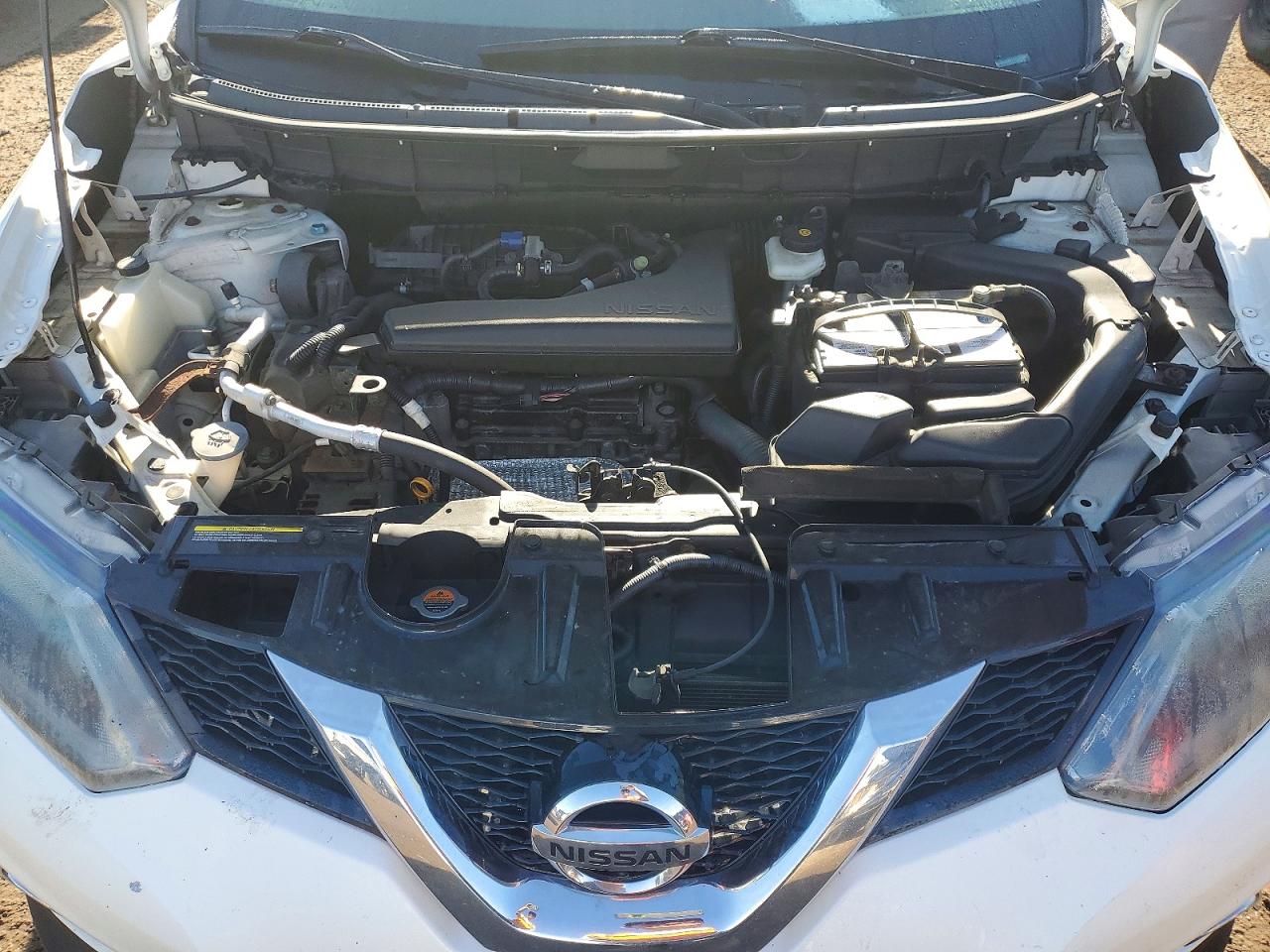 2015 Nissan Rogue S White vin: 5N1AT2MVXFC916569