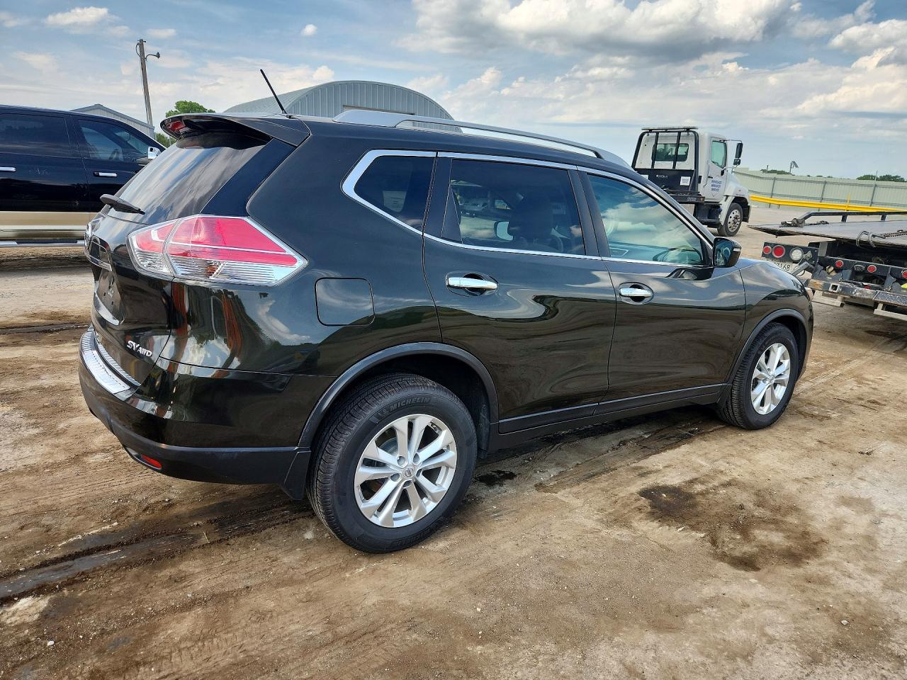2015 Nissan Rogue Sv Green vin: 5N1AT2MVXFC922260