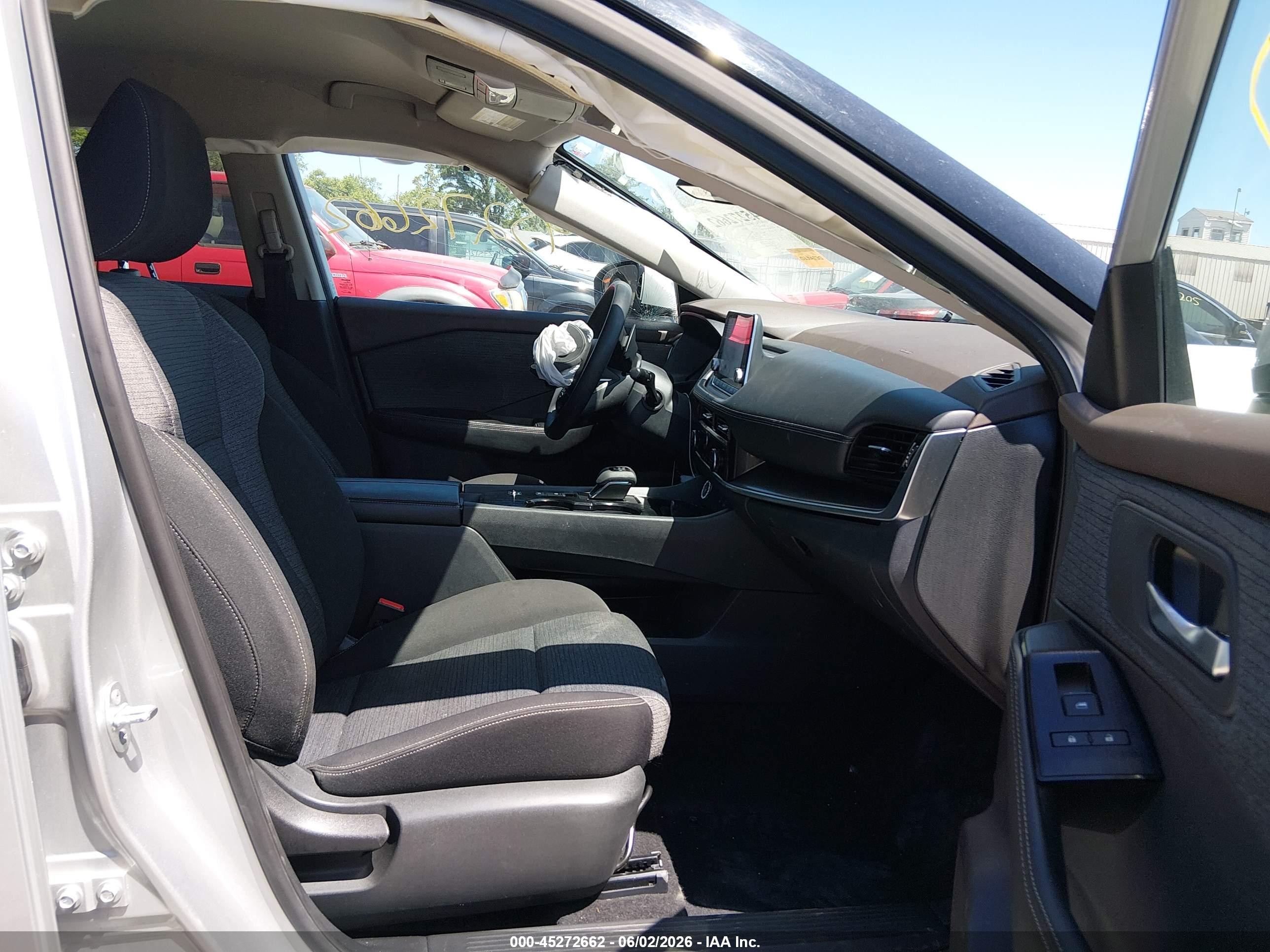 2021 Nissan Rogue Sv Fwd Серебряный vin: 5N1AT3BA5MC701670