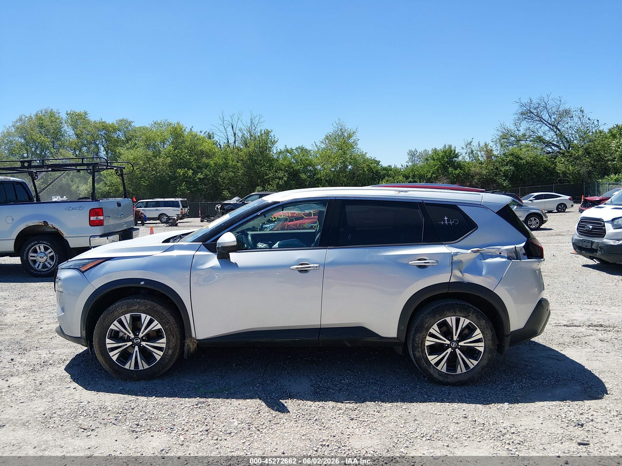 2021 Nissan Rogue Sv Fwd Серебряный vin: 5N1AT3BA5MC701670