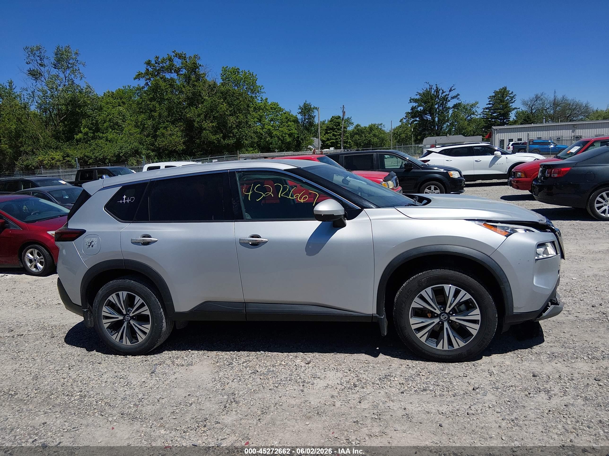 2021 Nissan Rogue Sv Fwd Серебряный vin: 5N1AT3BA5MC701670