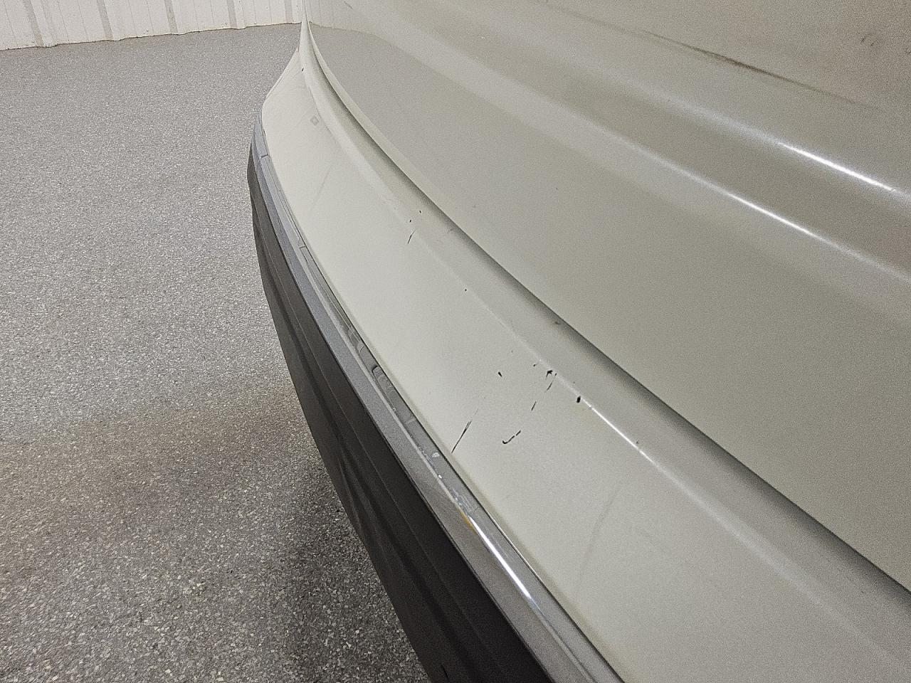 2015 Nissan Murano Platinum White vin: 5N1AZ2MG0FN240296 Damage: Rear Bumper/Cover, Scraped, 4 To 5 Inches