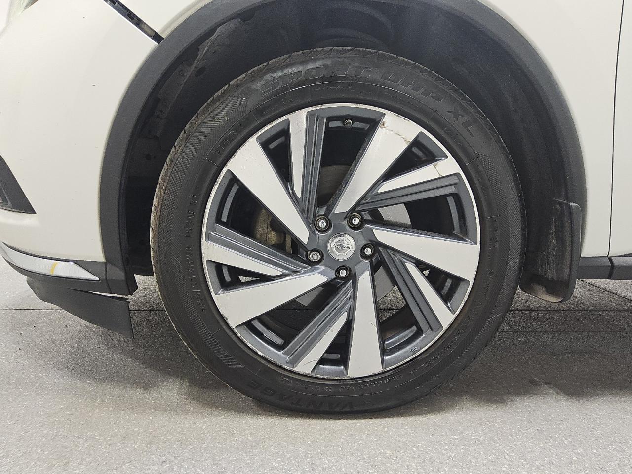 2015 Nissan Murano Platinum White vin: 5N1AZ2MG0FN240296 Damage: Left Front Wheel, Curb Rash, > 12 Inches