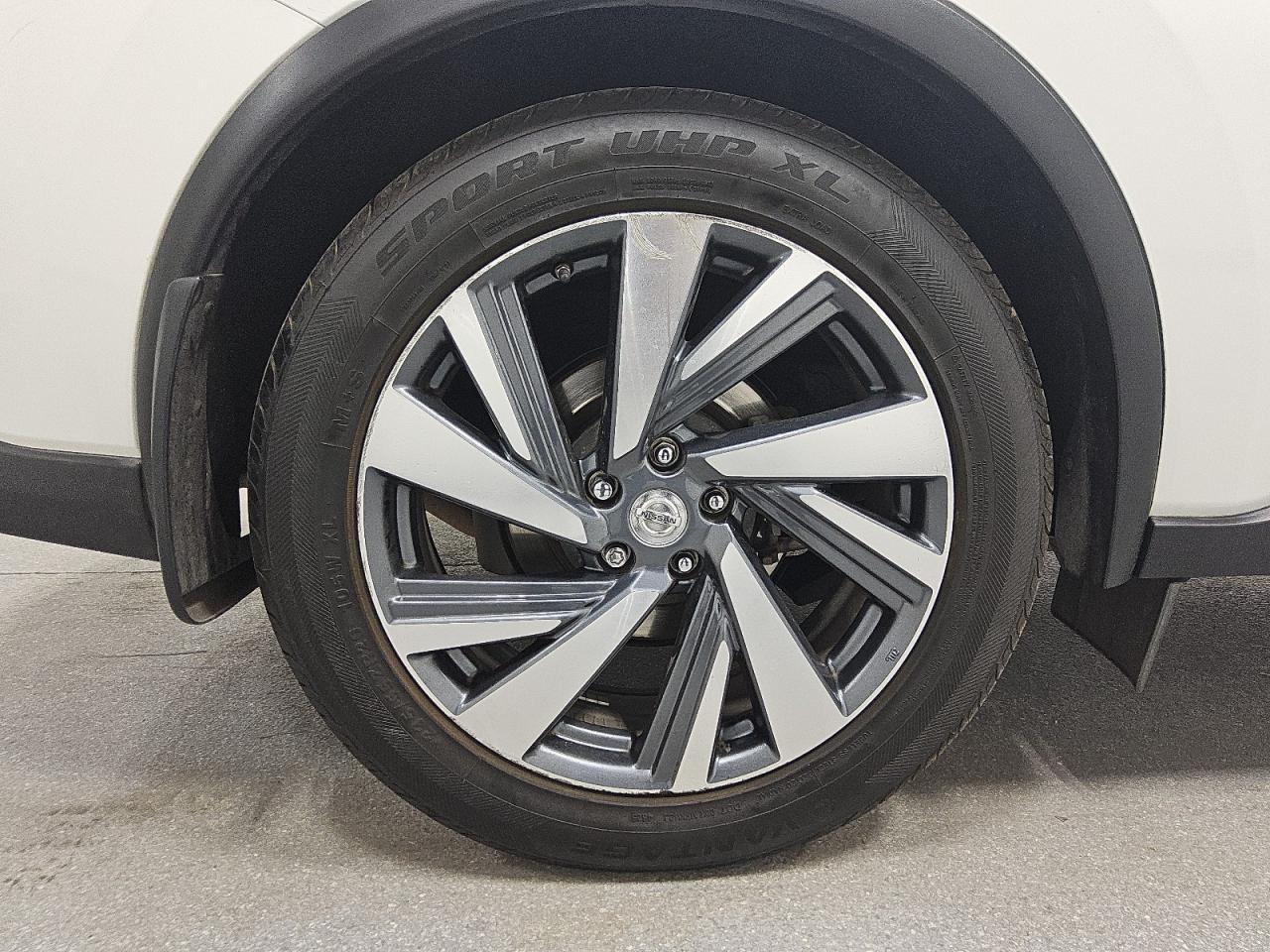 2015 Nissan Murano Platinum White vin: 5N1AZ2MG0FN240296 Damage: Right Rear Wheel, Curb Rash, > 12 Inches