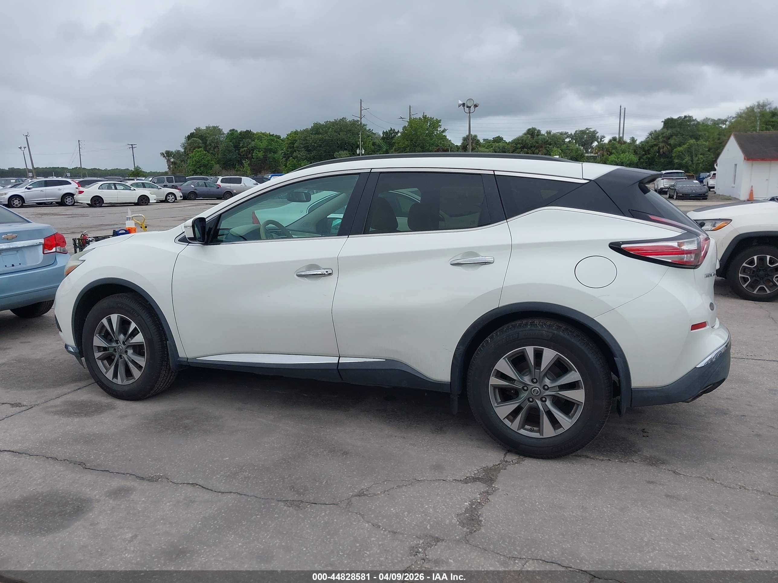 2015 Nissan Murano Sv White vin: 5N1AZ2MG4FN269901