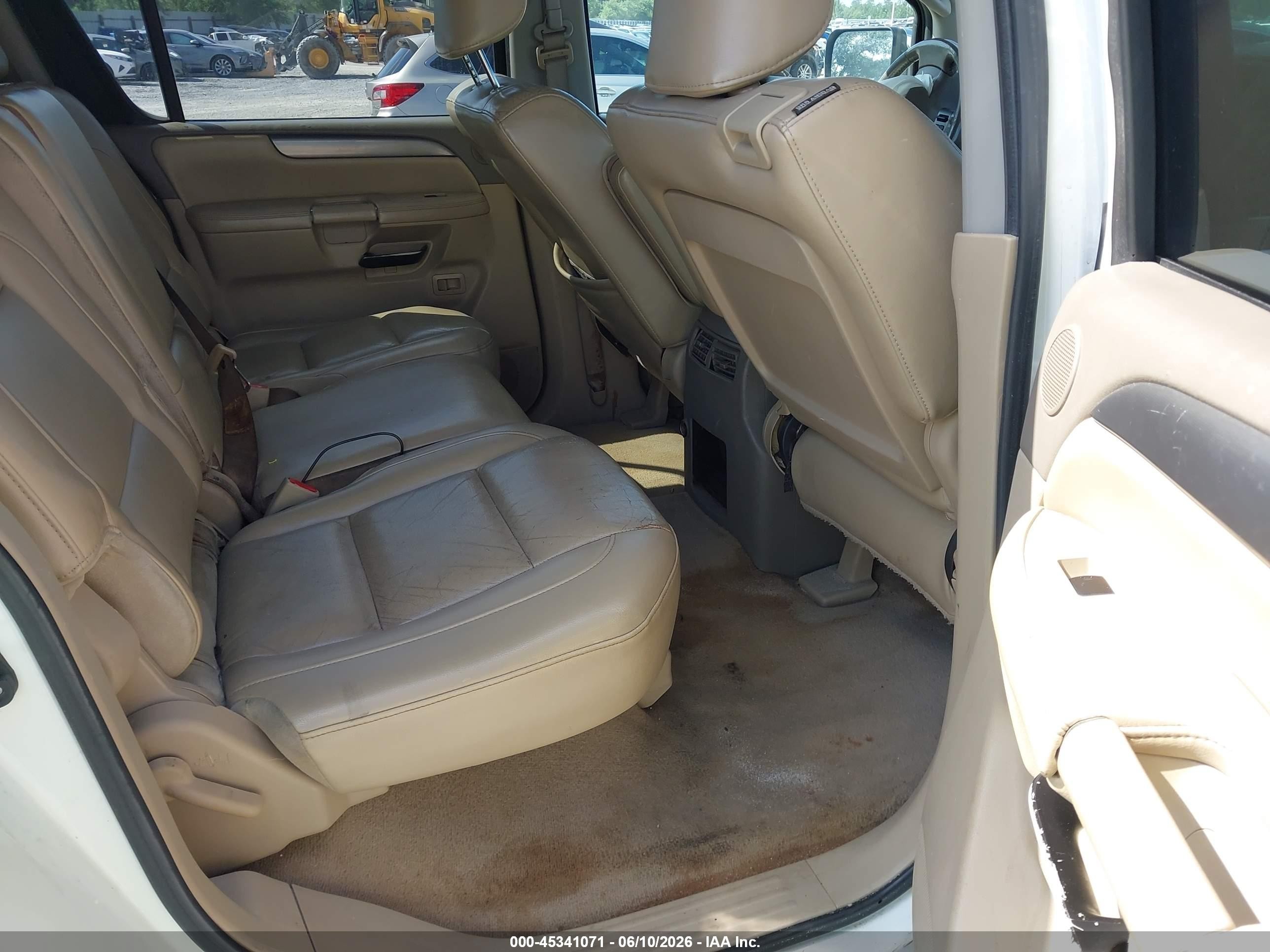 2008 Nissan Armada Se White vin: 5N1BA08D48N631079