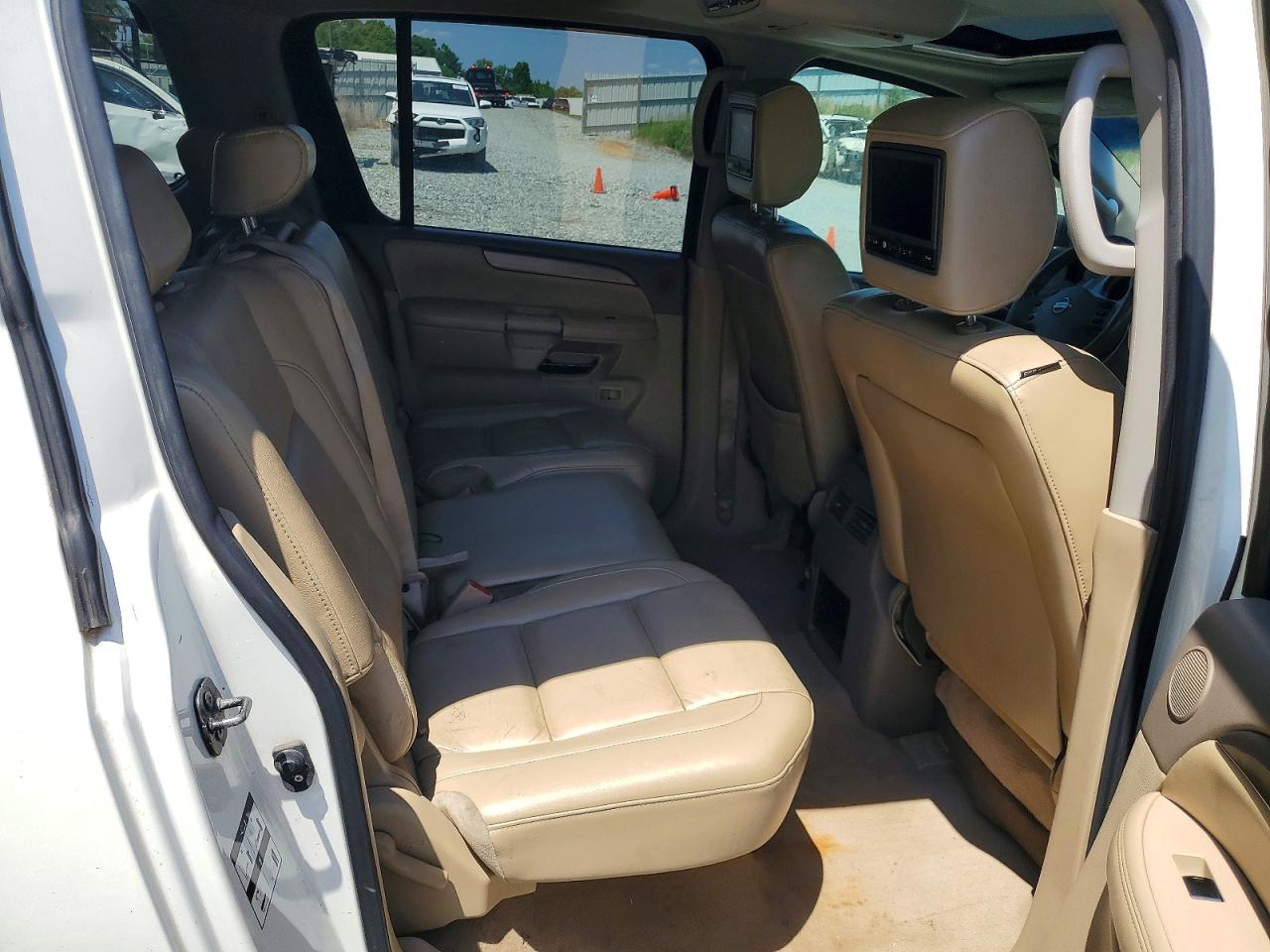 2009 Nissan Armada Se Ffv White vin: 5N1BA08D59N600229