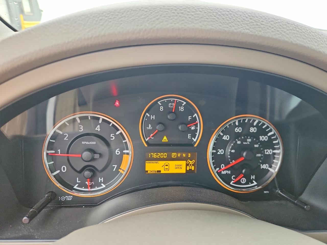 2012 Nissan Armada Sv White vin: 5N1BA0NC2CN620618