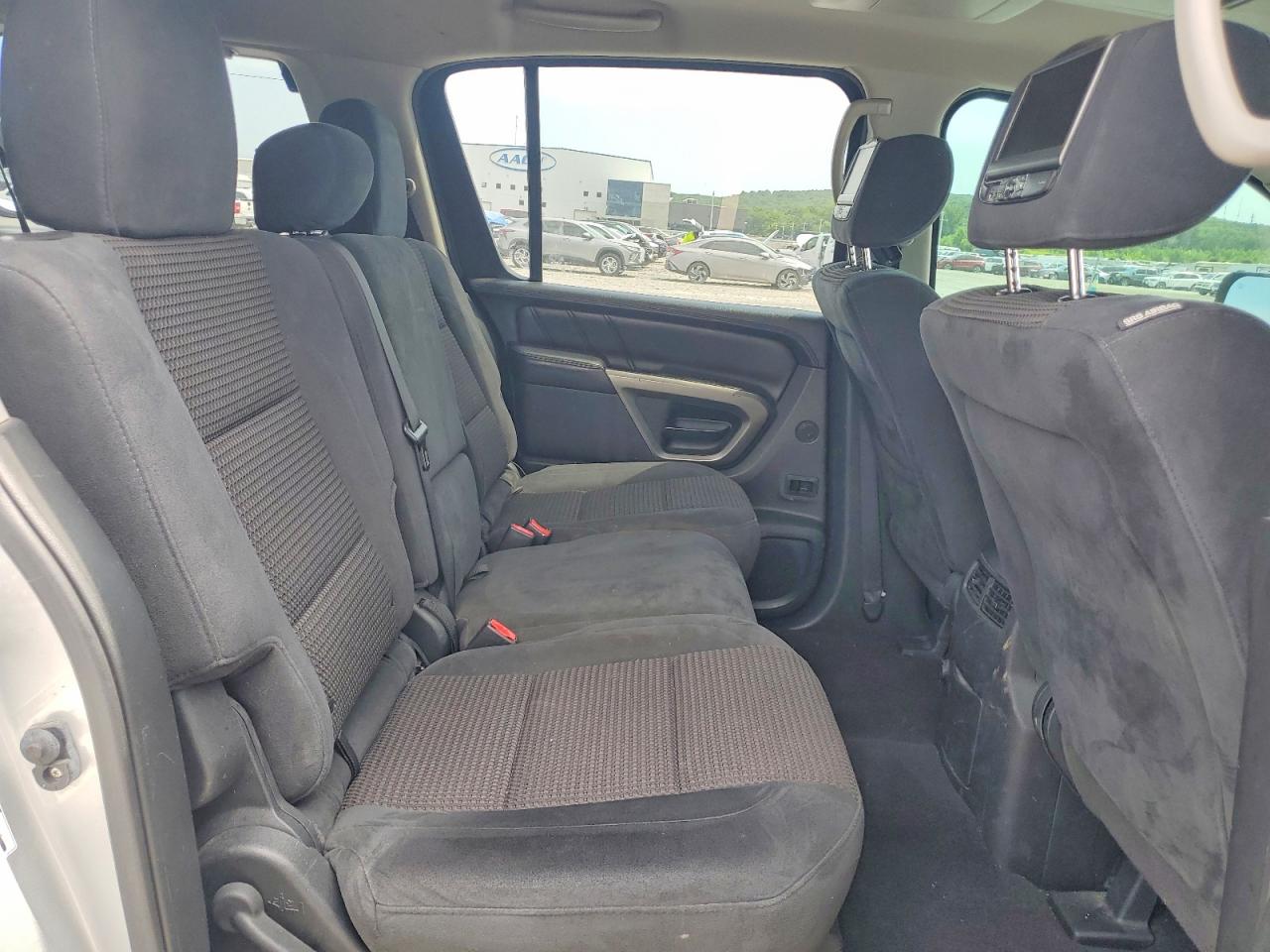 2015 Nissan Armada Sv Silver vin: 5N1BA0NC7FN605150