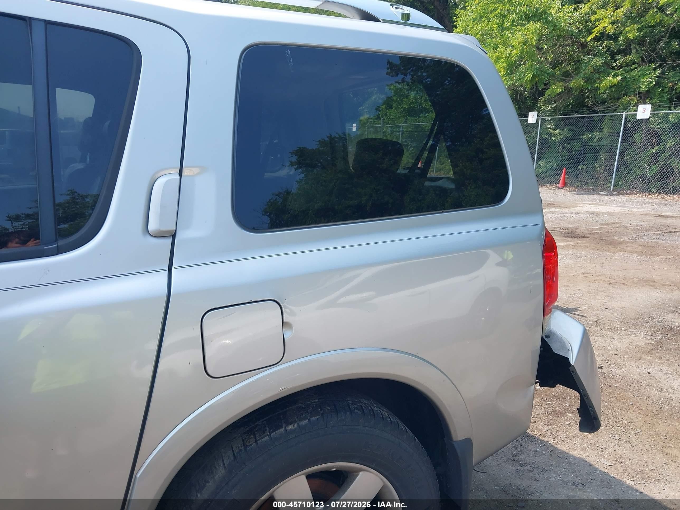 2011 Nissan Armada Sl Silver vin: 5N1BA0NCXBN620574