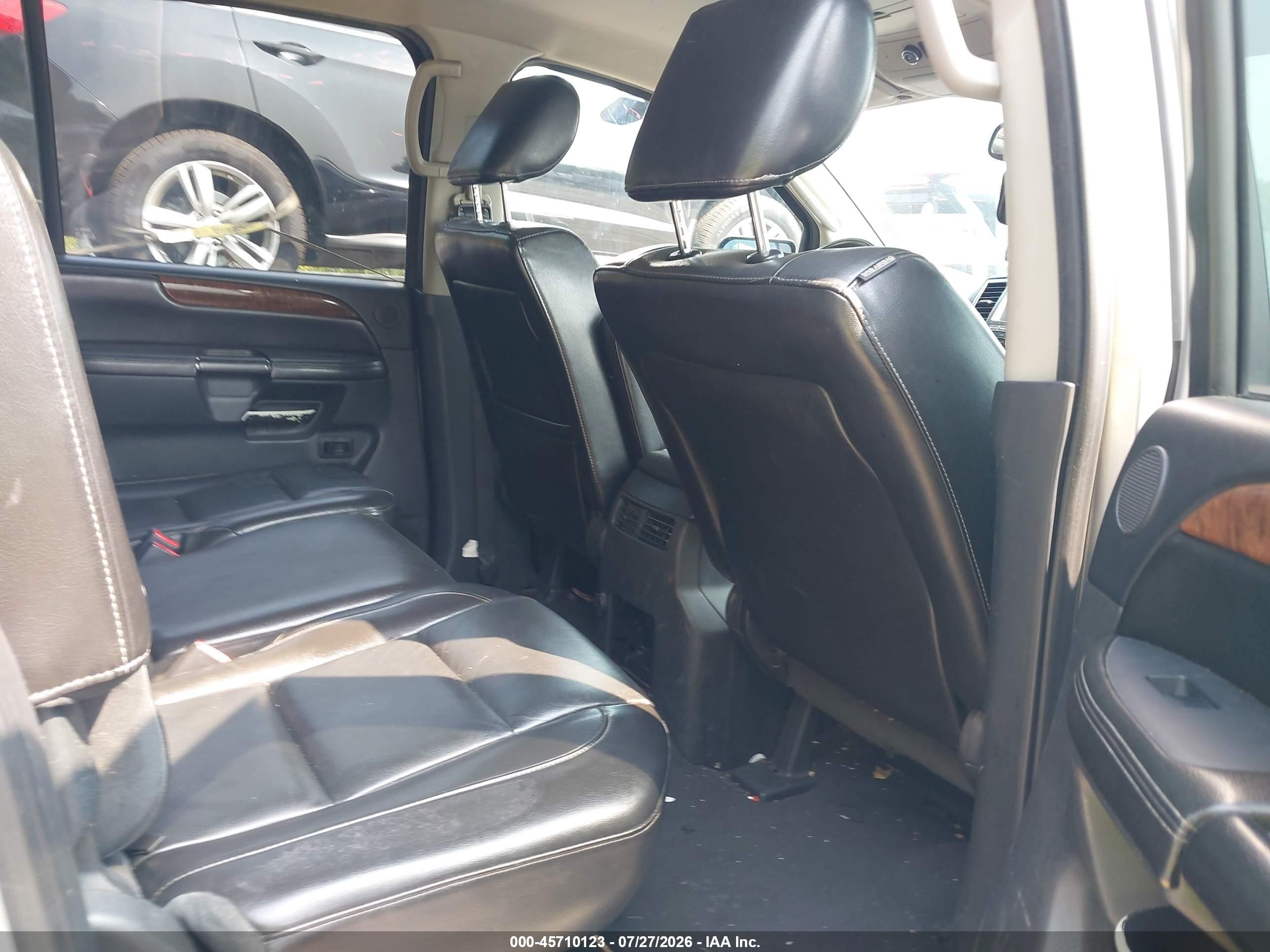 2011 Nissan Armada Sl Silver vin: 5N1BA0NCXBN620574