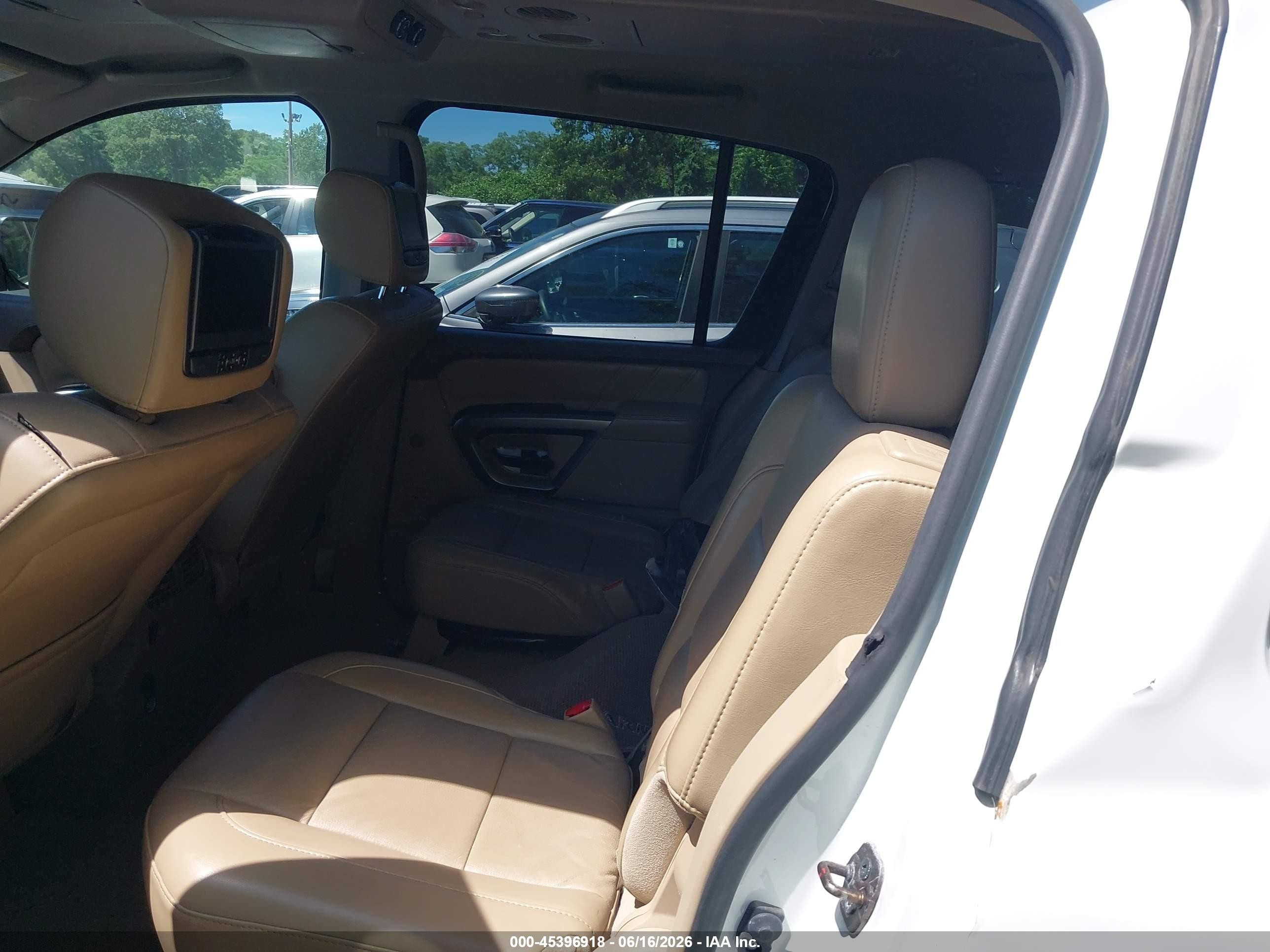 2015 Nissan Armada Platinum White vin: 5N1BA0NCXFN621486