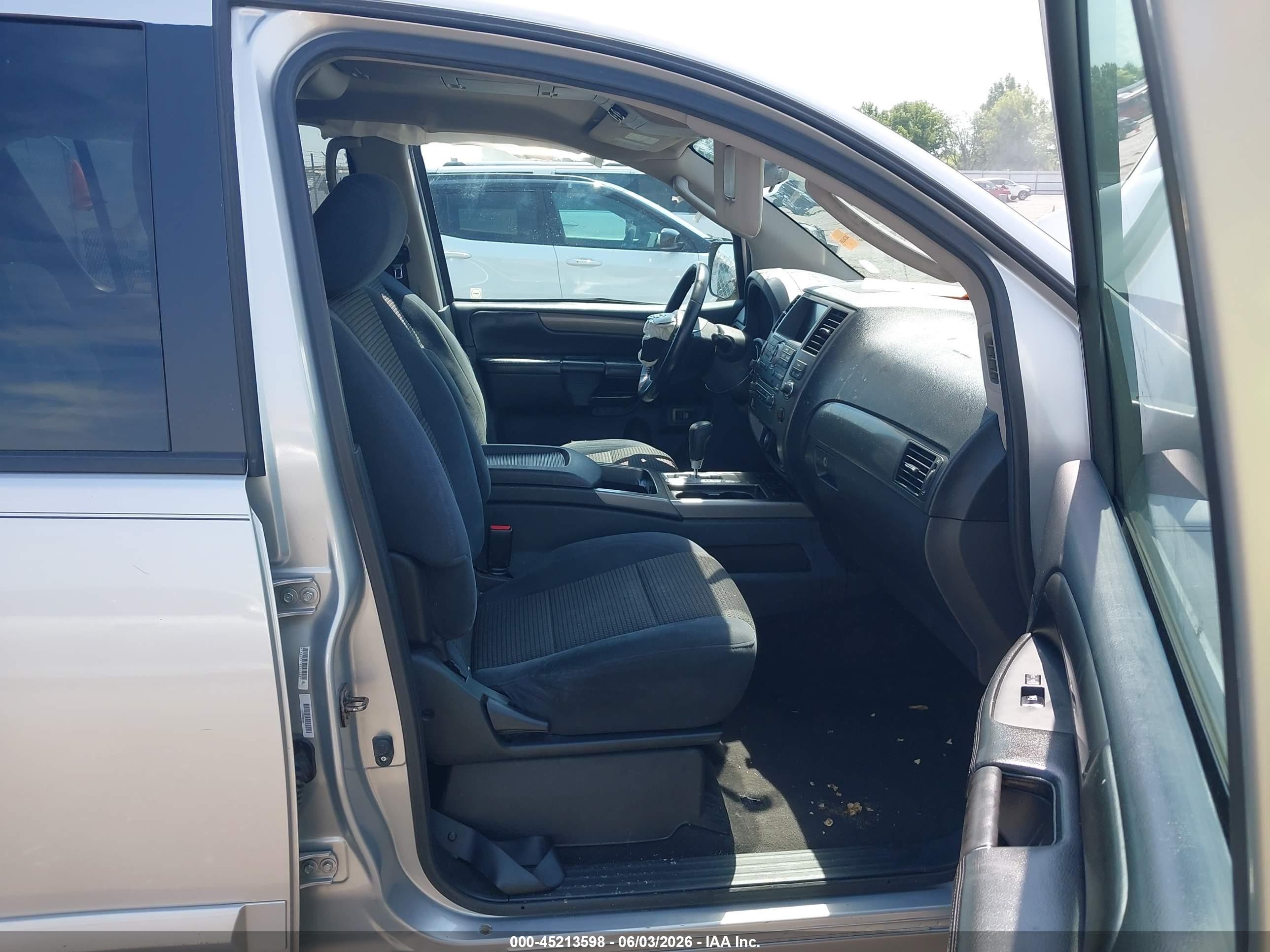 2011 Nissan Armada Sv Silver vin: 5N1BA0ND1BN605681