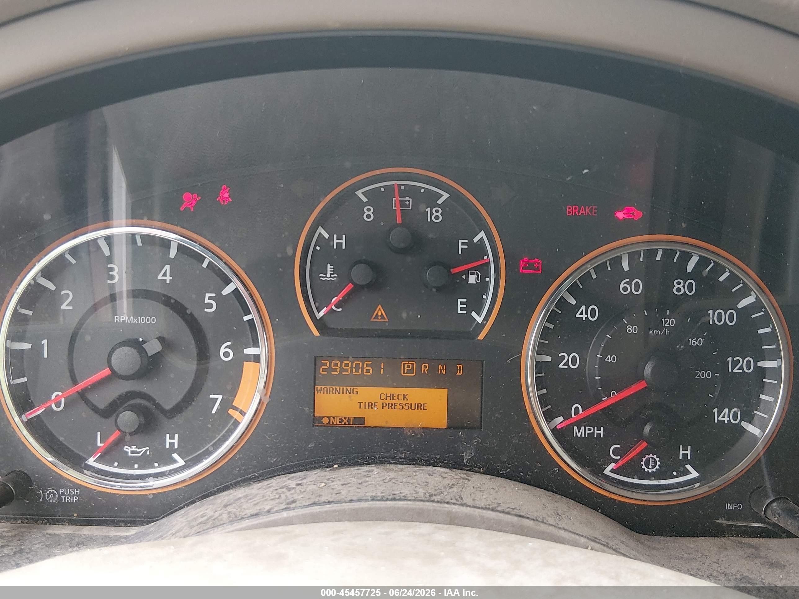 2011 Nissan Armada Platinum Burgundy vin: 5N1BA0ND2BN606418