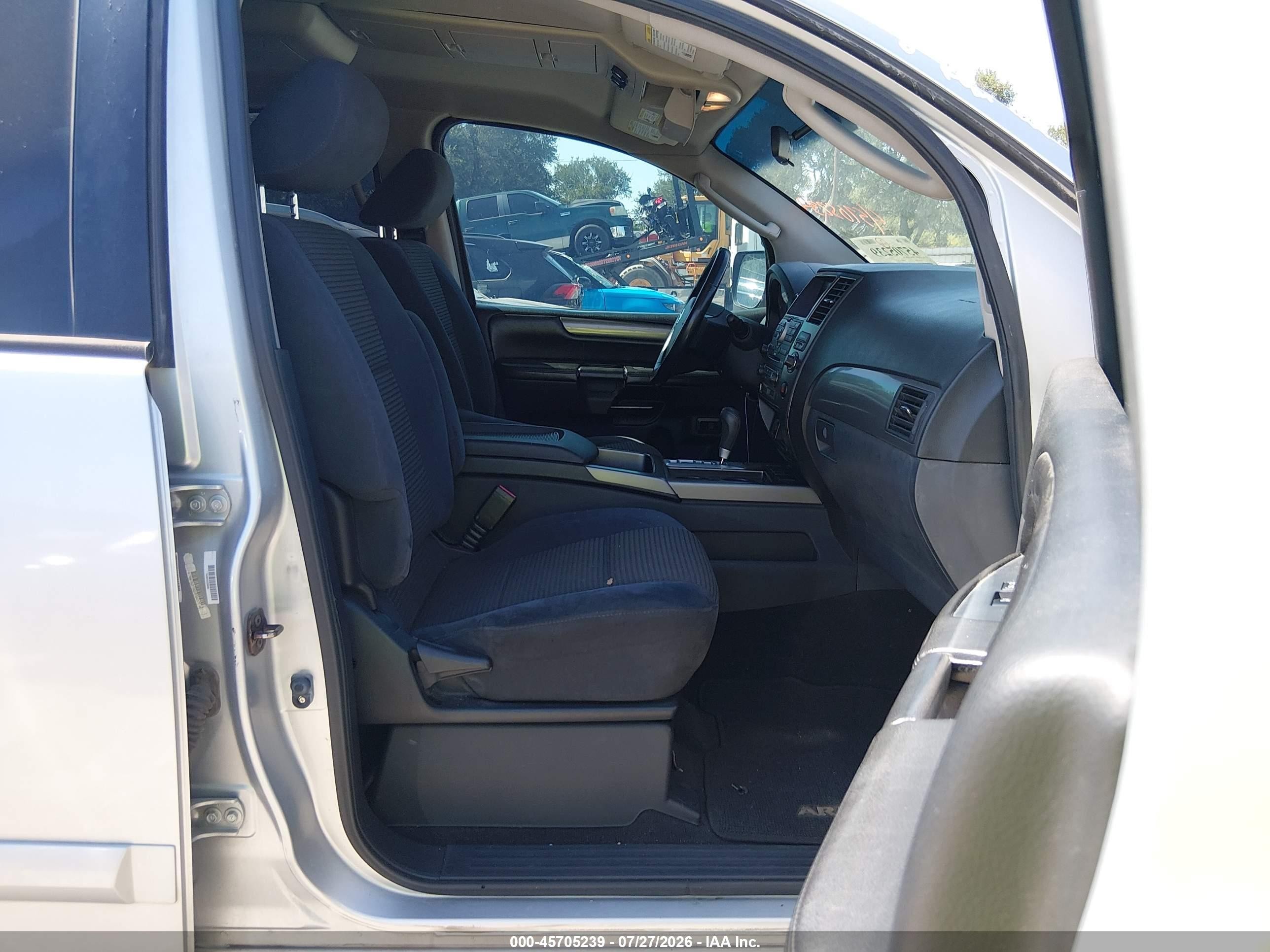 2011 Nissan Armada Sv Silver vin: 5N1BA0ND5BN613265