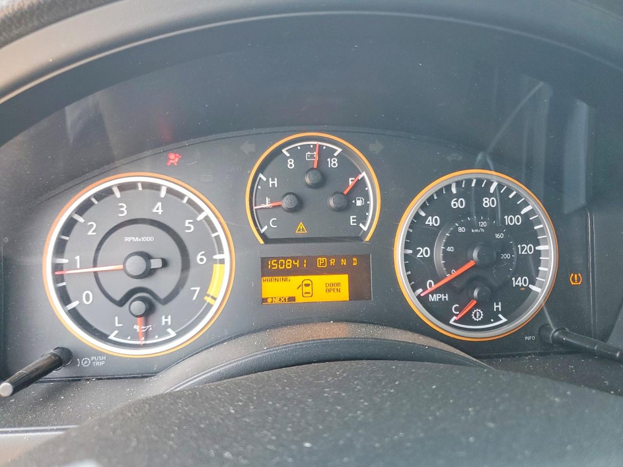2011 Nissan Armada Sv Silver vin: 5N1BA0ND6BN615817