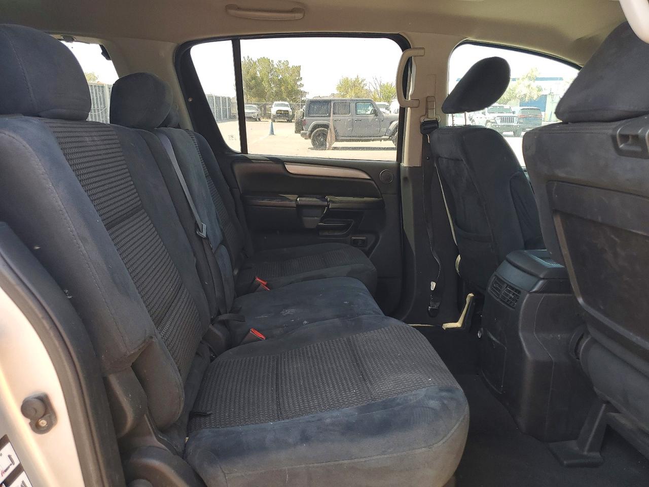 2011 Nissan Armada Sv Silver vin: 5N1BA0ND6BN615817