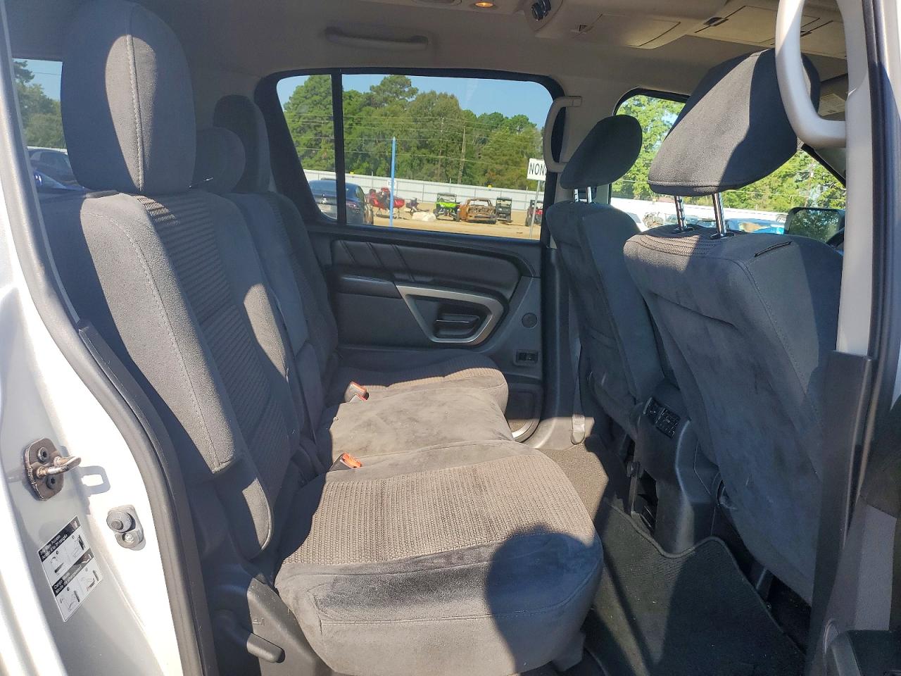2015 Nissan Armada Sv Silver vin: 5N1BA0ND7FN617632