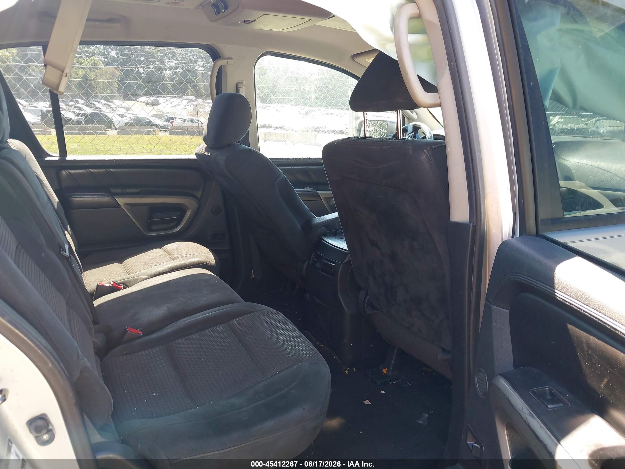 2015 Nissan Armada Sv Silver vin: 5N1BA0ND8FN605196