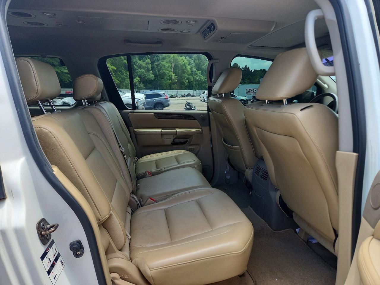 2011 Nissan Armada Sv Белый vin: 5N1BA0NDXBN601144