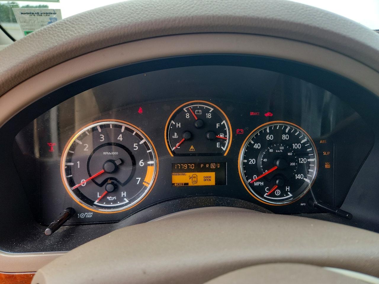 2011 Nissan Armada Sv Белый vin: 5N1BA0NDXBN601144