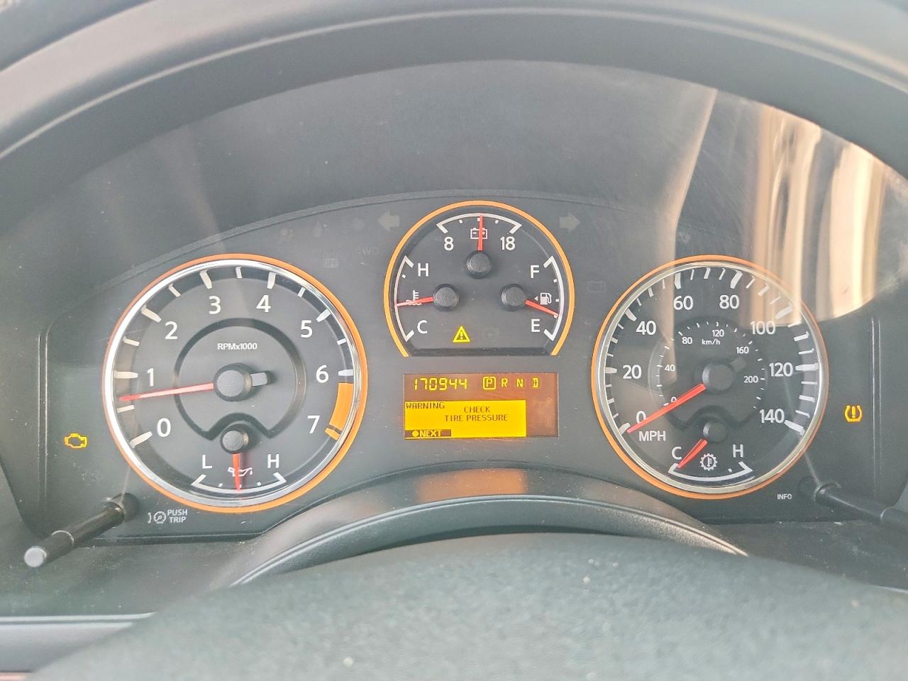 2013 Nissan Armada Sv Maroon vin: 5N1BA0NDXDN607044