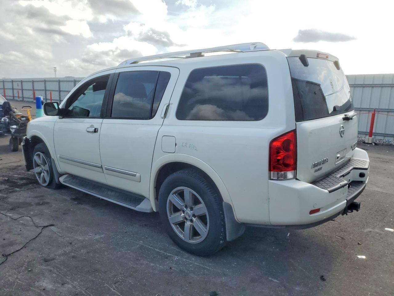2013 Nissan Armada Sv White vin: 5N1BA0NDXDN614768