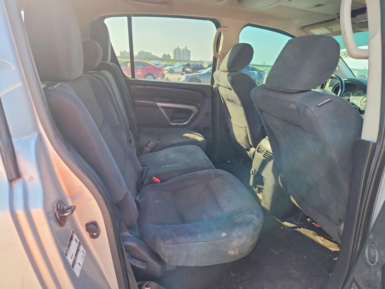 2015 Nissan Armada Sv Silver vin: 5N1BA0NDXFN617642