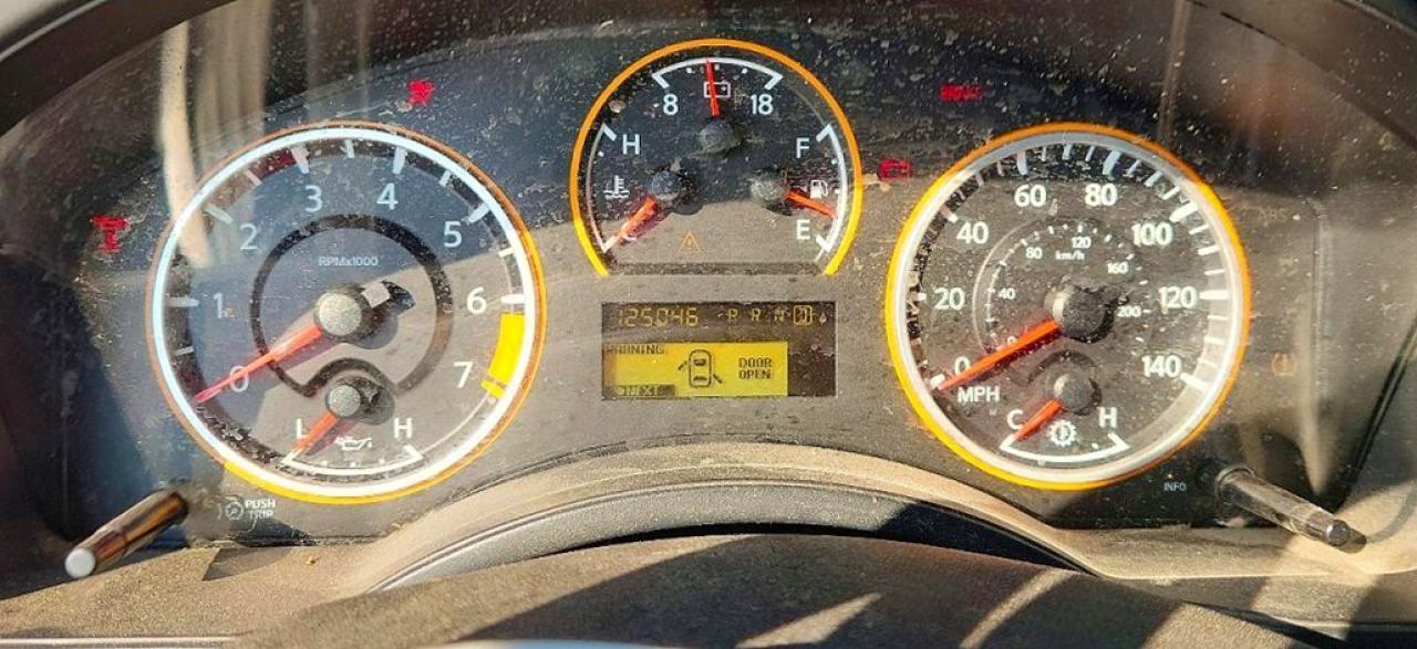 2015 Nissan Armada Sv Silver vin: 5N1BA0NDXFN617642