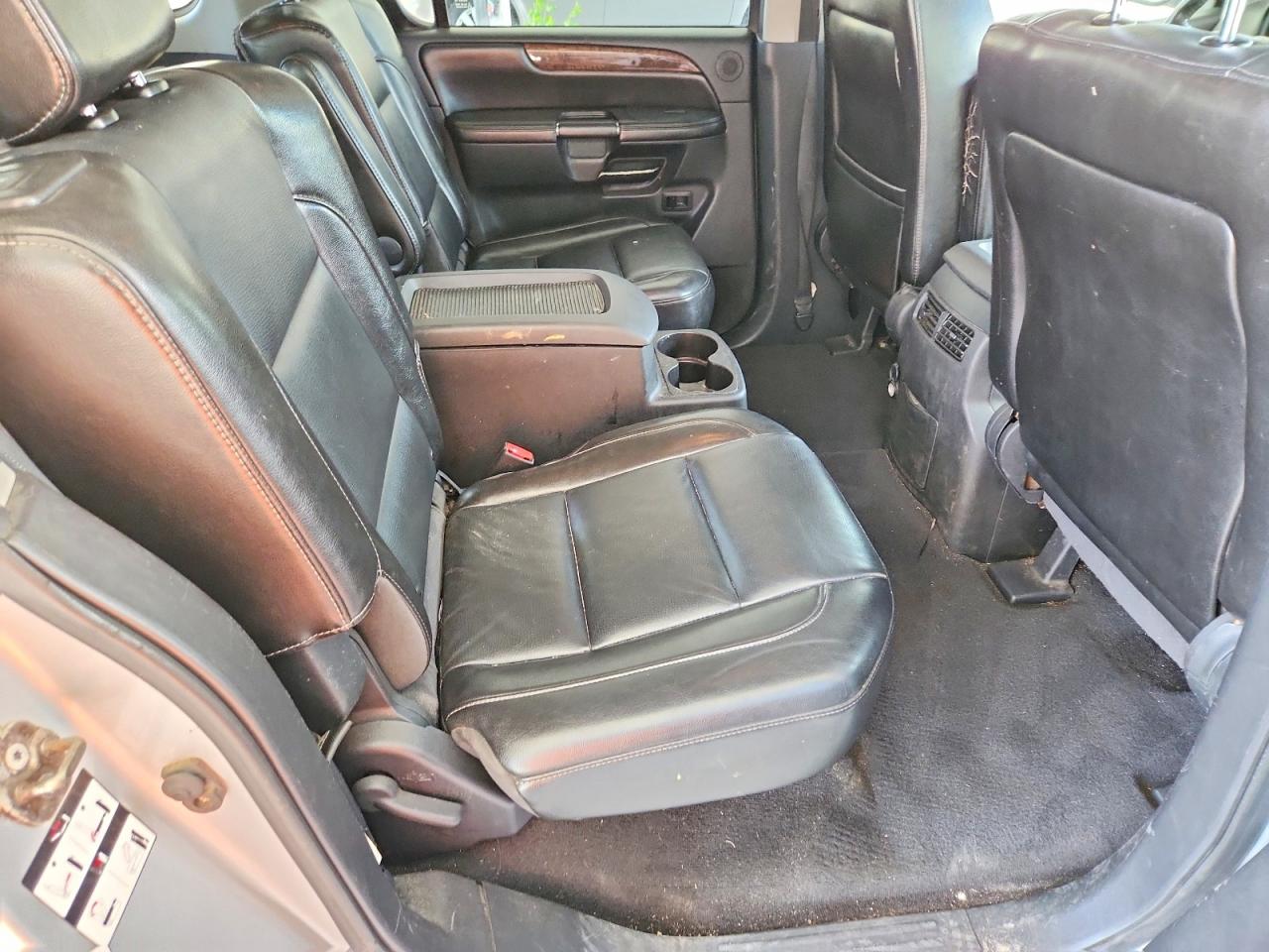 2011 Nissan Armada Platinum Silver vin: 5N1BA0NE7BN620582
