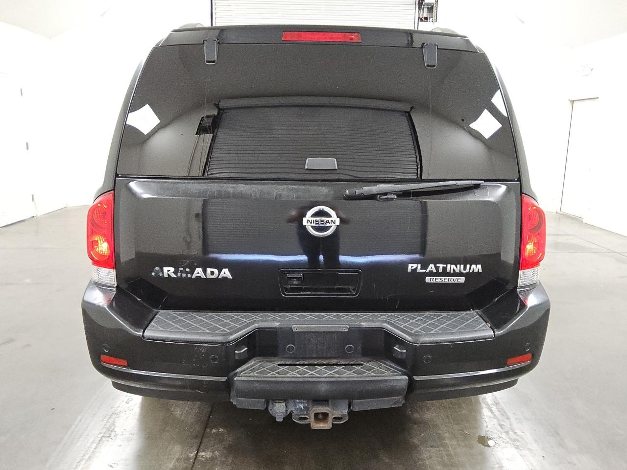 2015 Nissan Armada Platinum Черный vin: 5N1BA0NF2FN609990 Damage: Lift Gate, Peeling, > 12 Inches