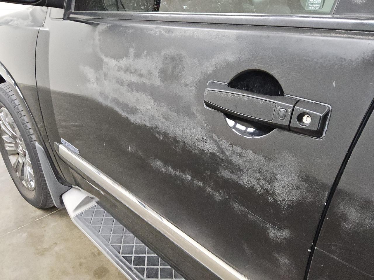 2015 Nissan Armada Platinum Черный vin: 5N1BA0NF2FN609990 Damage: Left Front Door, Peeling, > 12 Inches