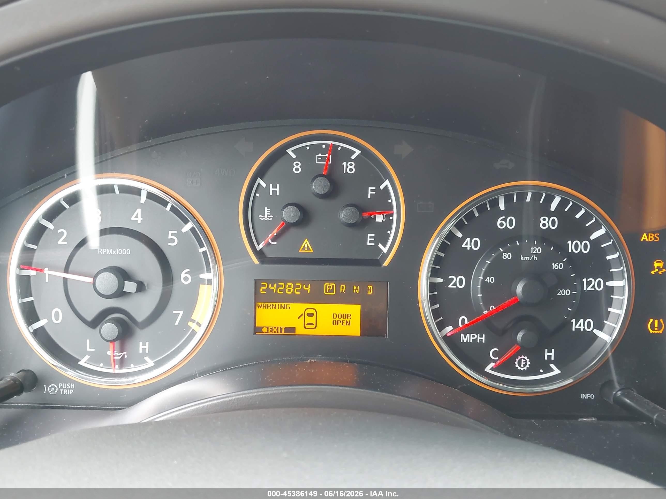 2014 Nissan Armada Platinum White vin: 5N1BA0NF8EN612570