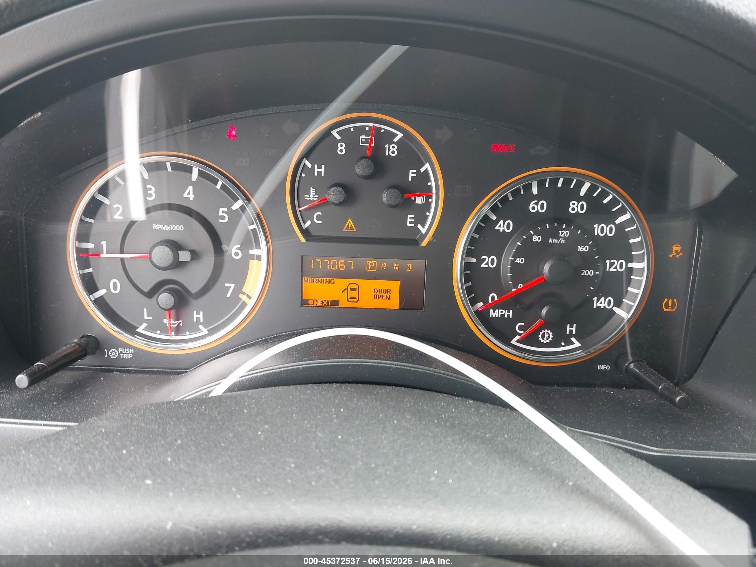2013 Nissan Armada Platinum Серебряный vin: 5N1BA0NFXDN605103