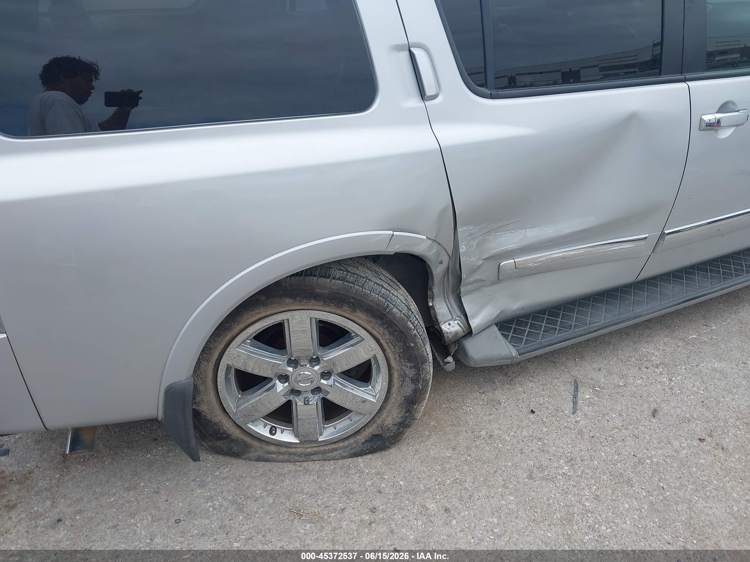 2013 Nissan Armada Platinum Серебряный vin: 5N1BA0NFXDN605103