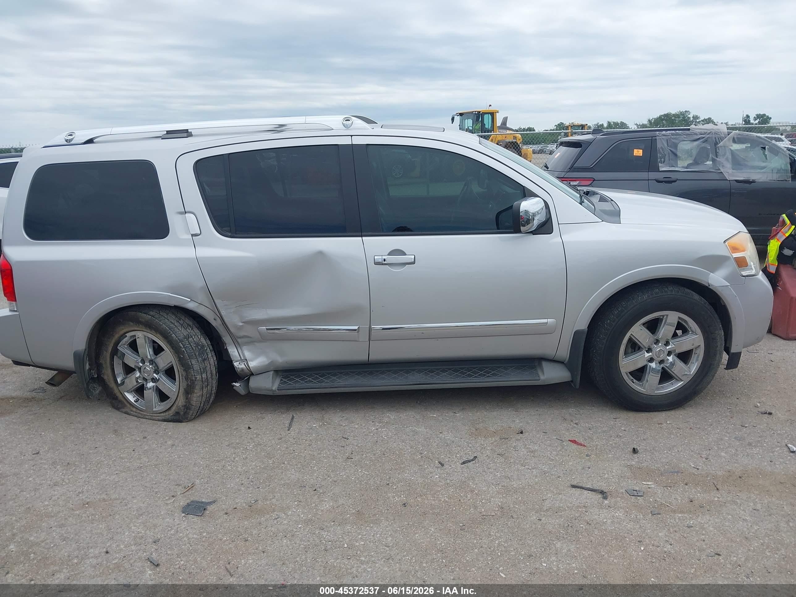 2013 Nissan Armada Platinum Серебряный vin: 5N1BA0NFXDN605103