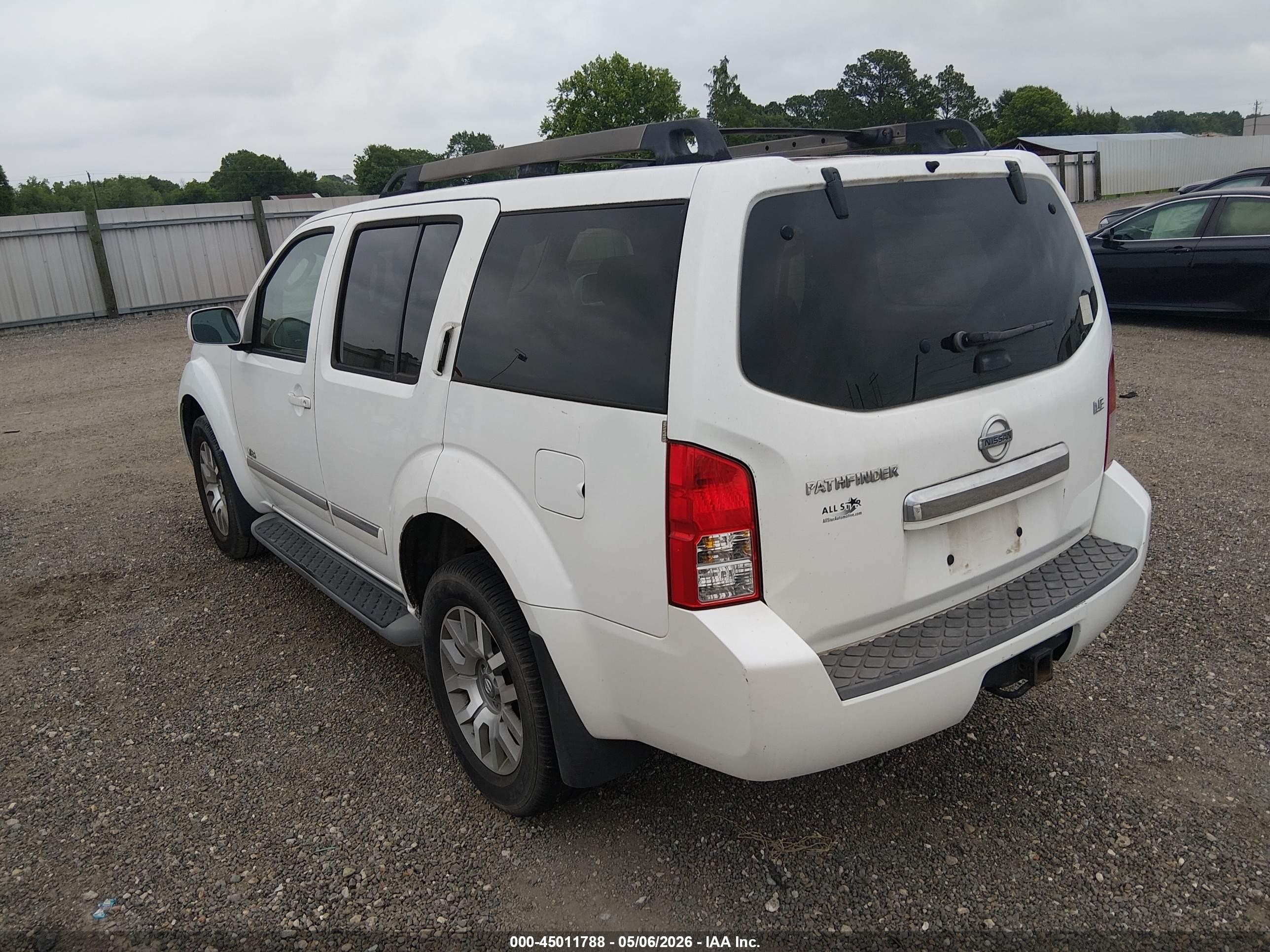 2008 Nissan Pathfinder Le V8 Белый vin: 5N1BR18A28C638046