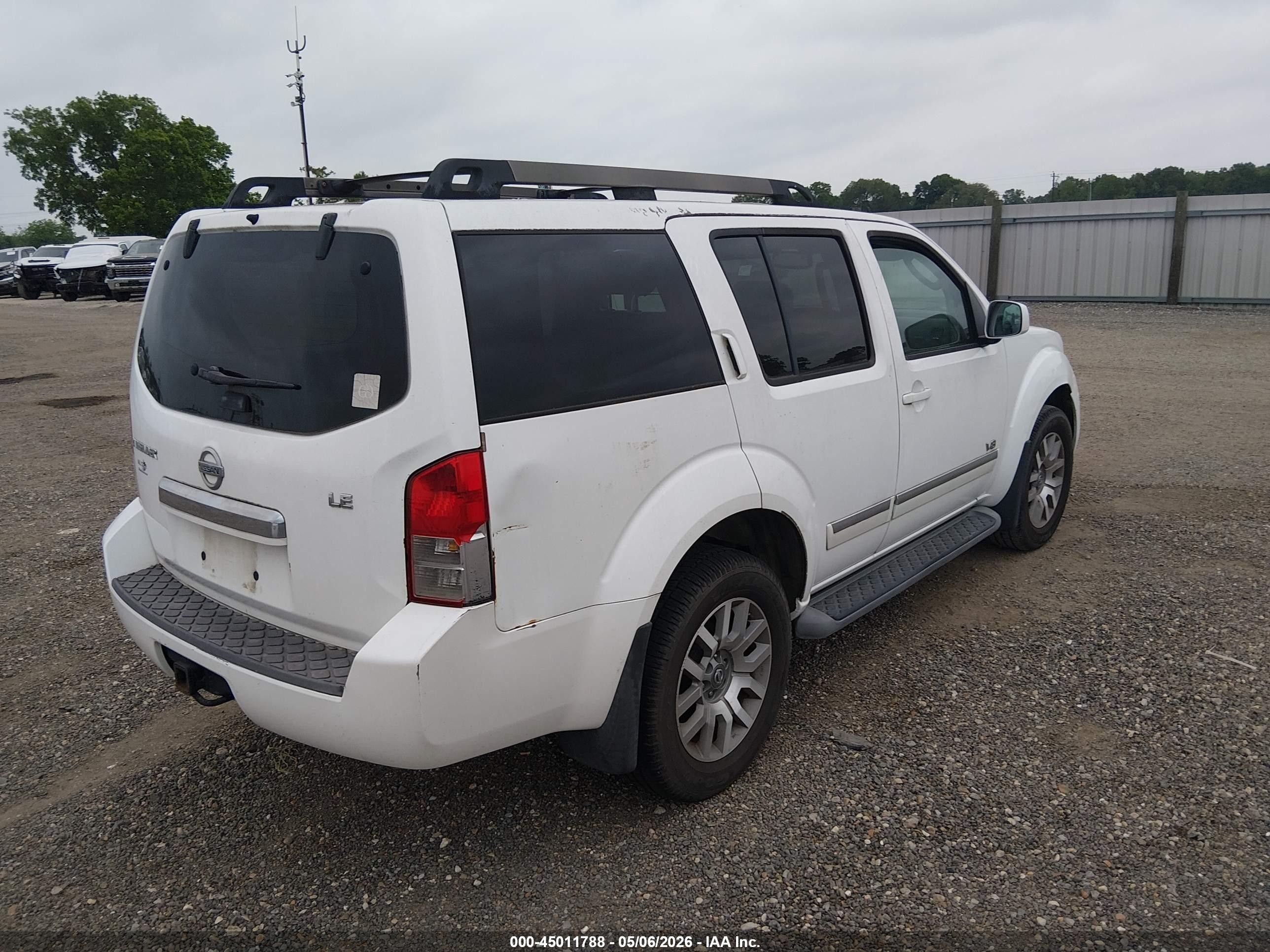 2008 Nissan Pathfinder Le V8 Белый vin: 5N1BR18A28C638046