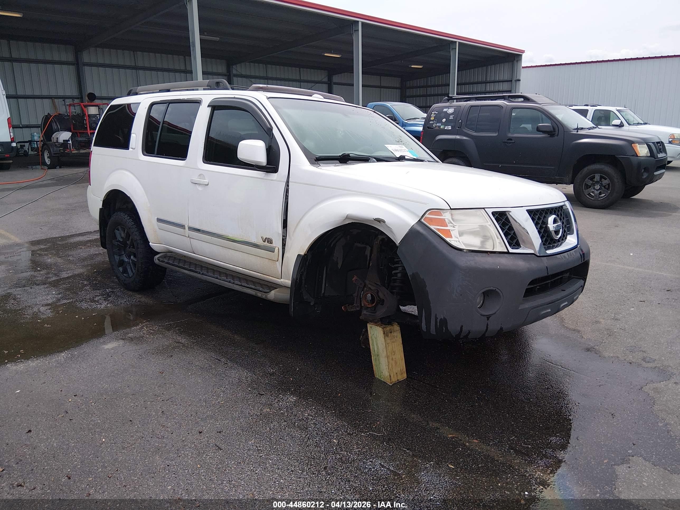 2008 Nissan Pathfinder Le V8 White vin: 5N1BR18AX8C613847